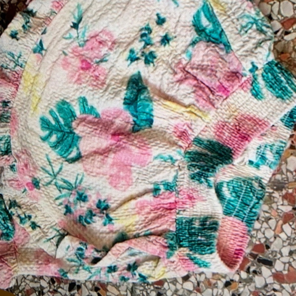Charming floral print skirt